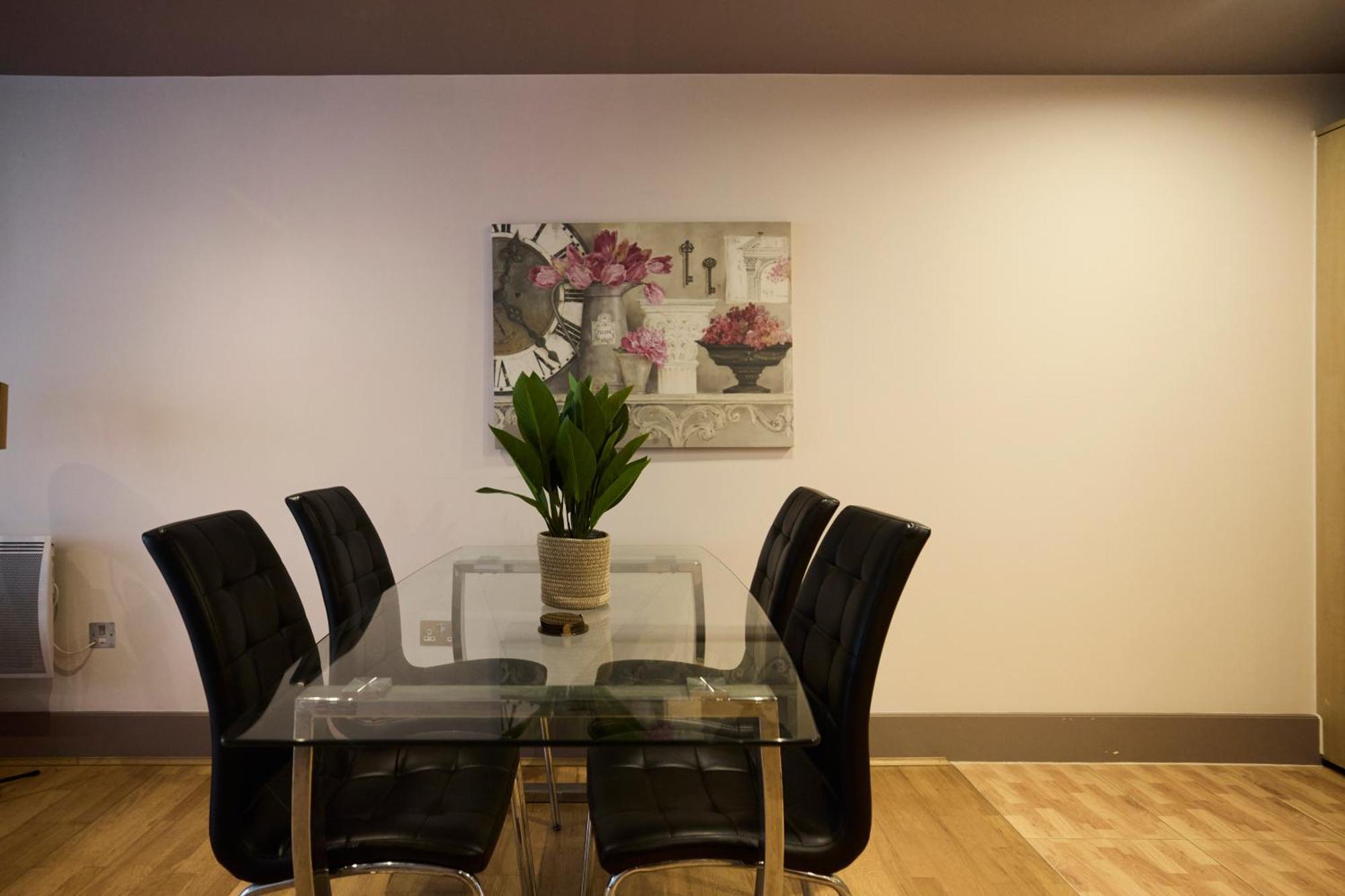 The Vauxhall Hideout - Comfy 2Bdr Flat With Balcony London Bagian luar foto