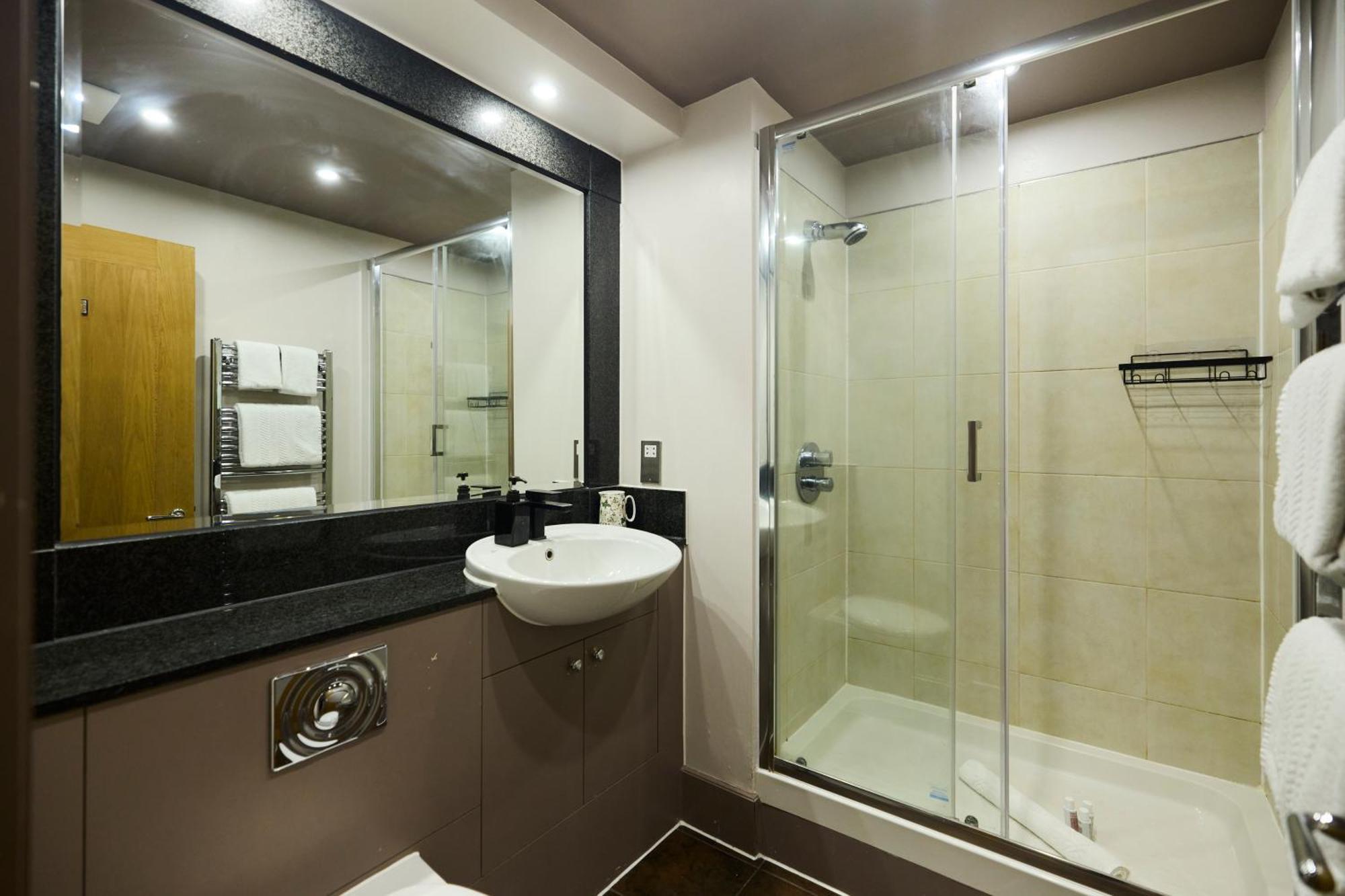 The Vauxhall Hideout - Comfy 2Bdr Flat With Balcony London Bagian luar foto