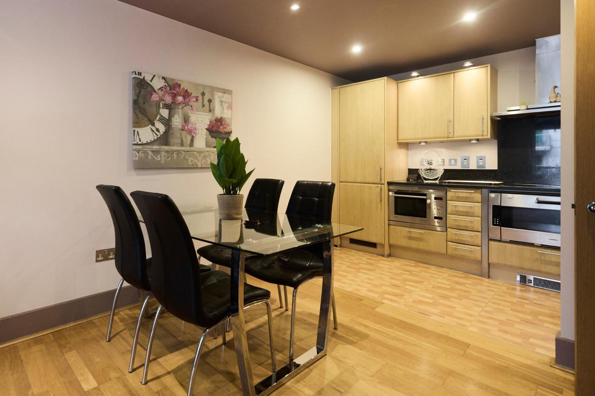 The Vauxhall Hideout - Comfy 2Bdr Flat With Balcony London Bagian luar foto