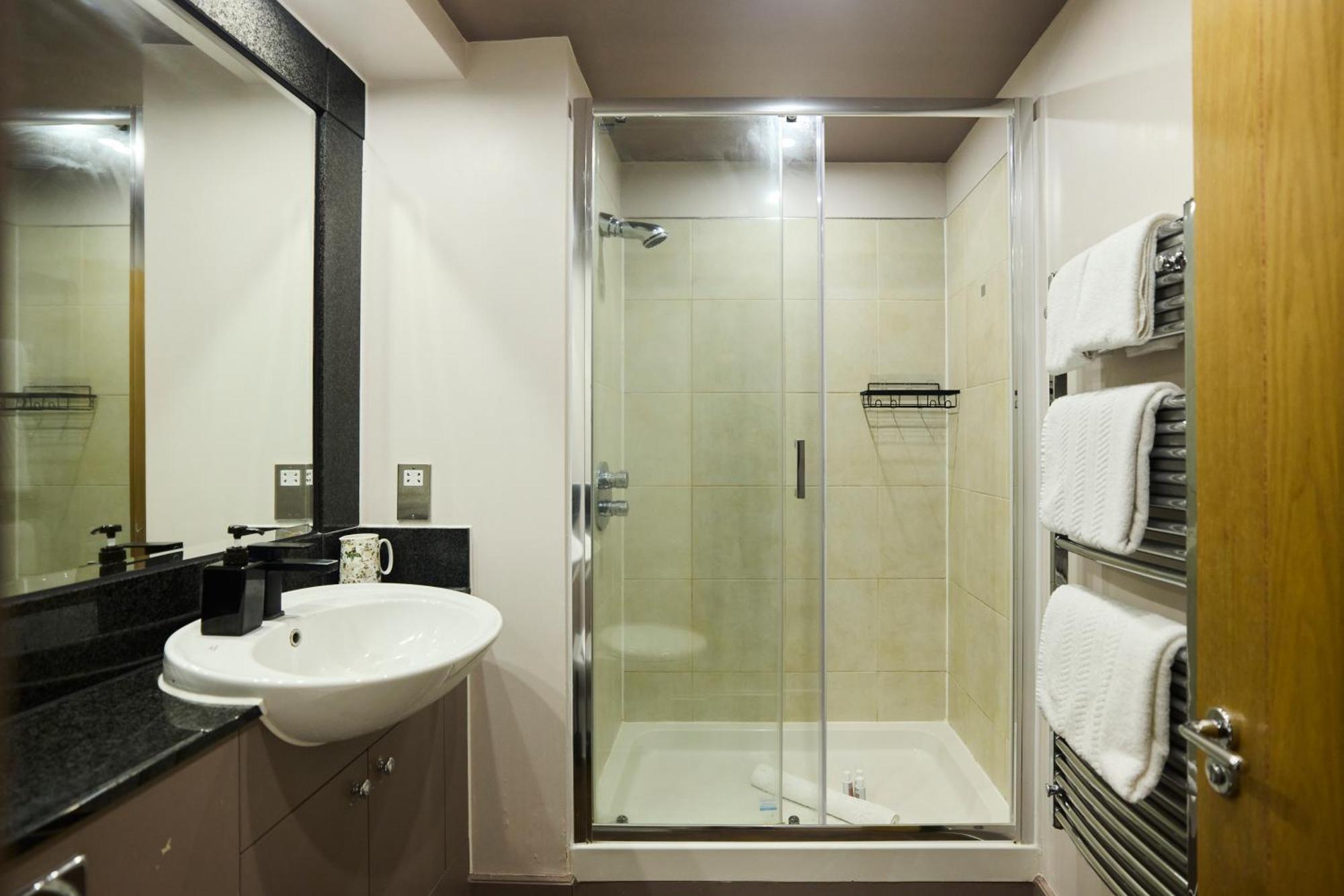 The Vauxhall Hideout - Comfy 2Bdr Flat With Balcony London Bagian luar foto