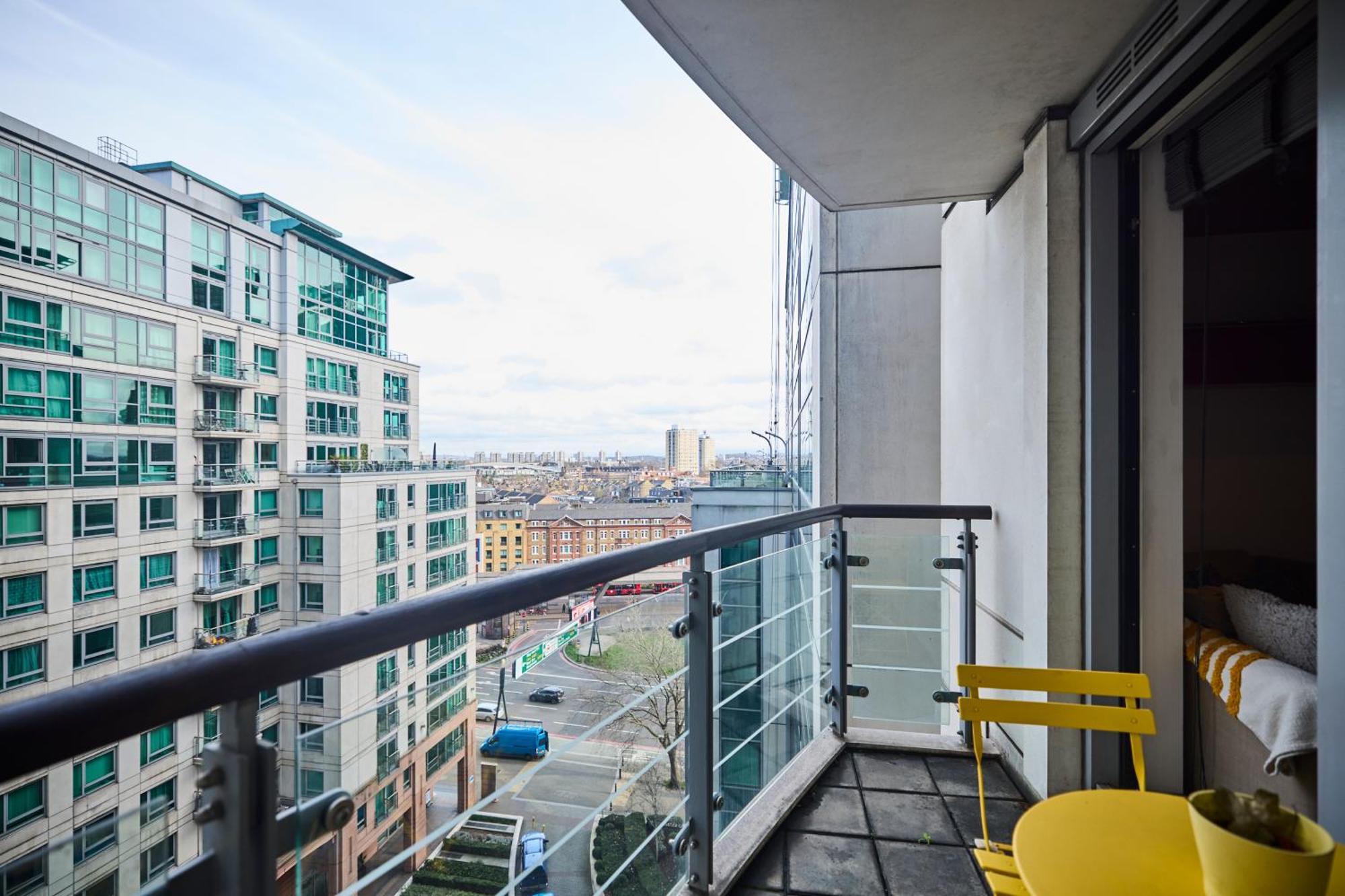 The Vauxhall Hideout - Comfy 2Bdr Flat With Balcony London Bagian luar foto